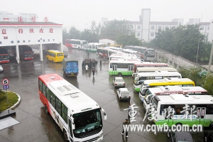重庆万州区40辆新购公交车出现故障停运(组图)